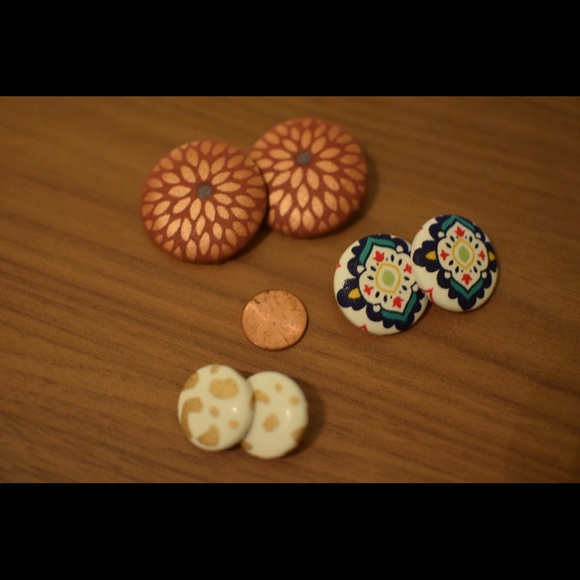 Cute Flowers Handmade Button Earrings - Picture 3 of 3